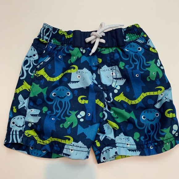 Old Navy boy swim trunks with hat - Picture 2 of 7